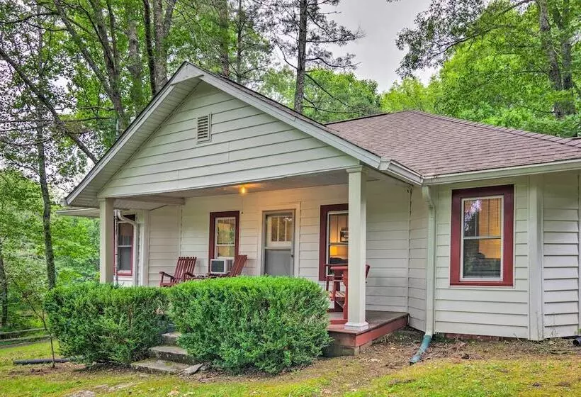 Rustic Linville Falls Cottage W/ Fire Pit!