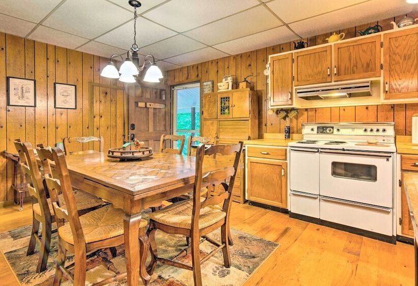 Rustic Linville Falls Cottage W/ Fire Pit!