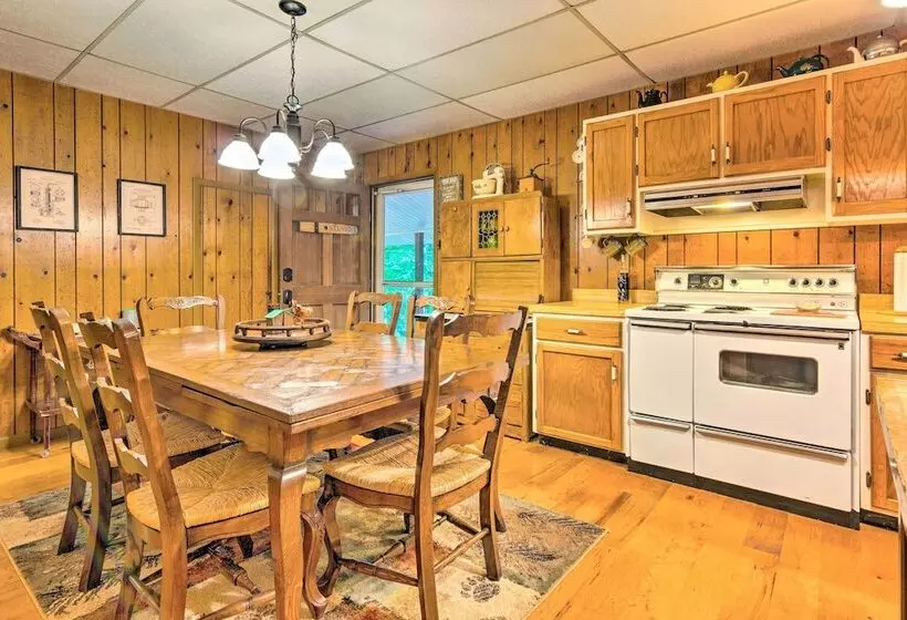 Rustic Linville Falls Cottage W/ Fire Pit!