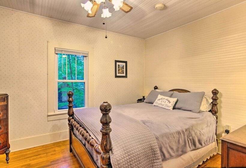 Rustic Linville Falls Cottage W/ Fire Pit!