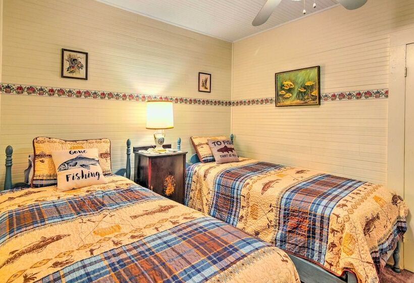 Rustic Linville Falls Cottage W/ Fire Pit!