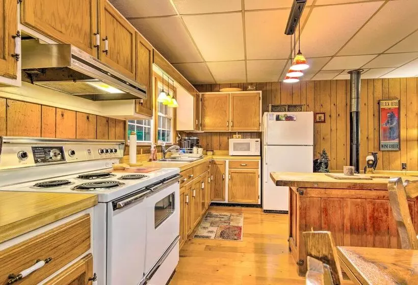 Rustic Linville Falls Cottage W/ Fire Pit!