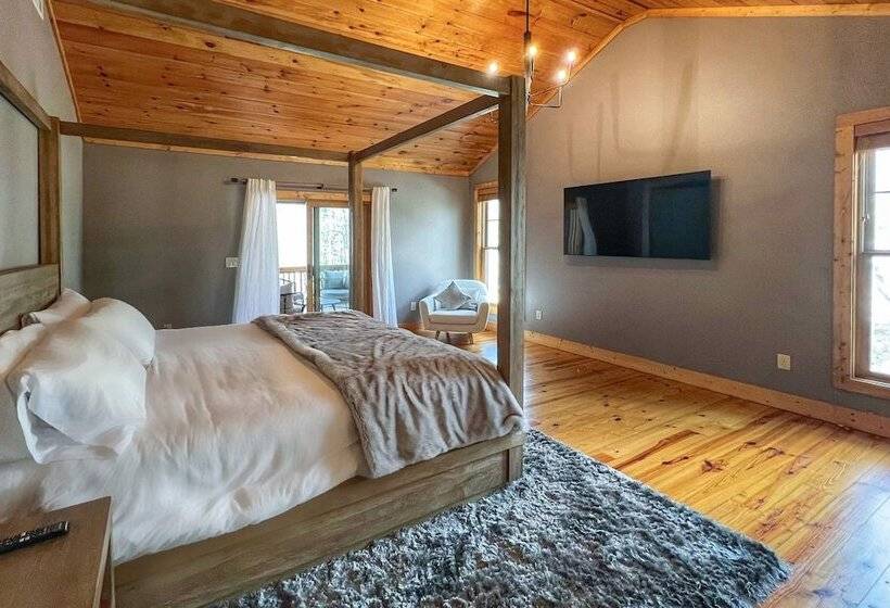 Secluded Sapphire Chalet W/ Game Room + Decks