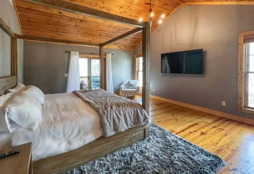 Secluded Sapphire Chalet W/ Game Room + Decks