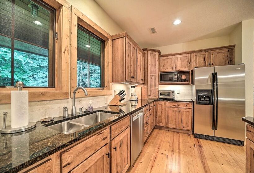 Secluded Sapphire Chalet W/ Game Room + Decks