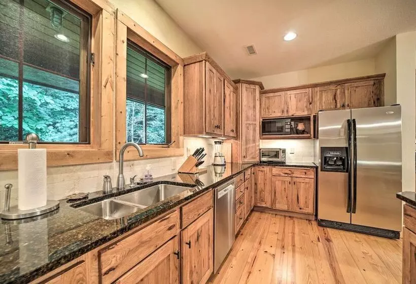 Secluded Sapphire Chalet W/ Game Room + Decks