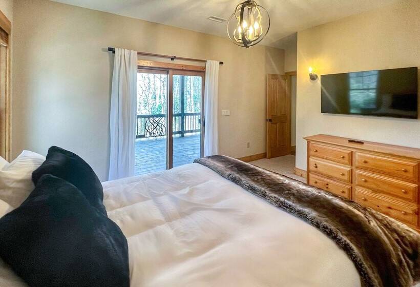Secluded Sapphire Chalet W/ Game Room + Decks