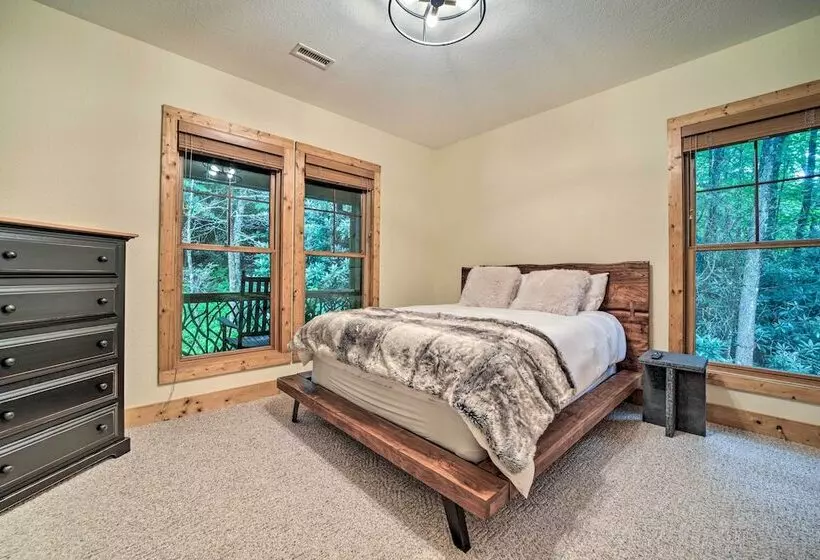 Secluded Sapphire Chalet W/ Game Room + Decks