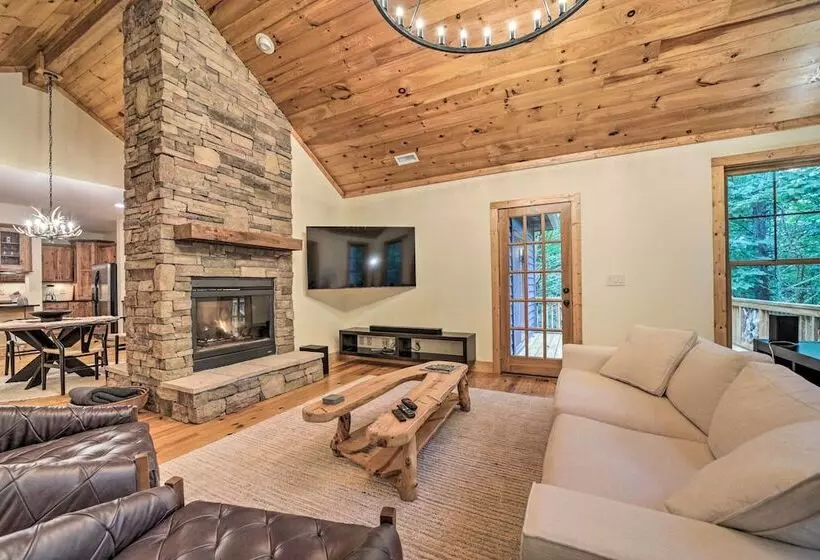 Secluded Sapphire Chalet W/ Game Room + Decks