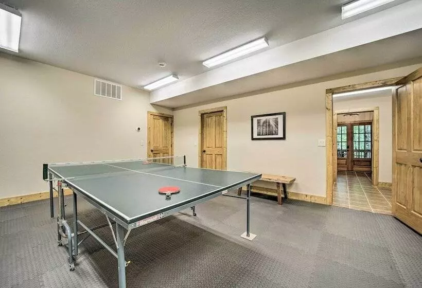 Secluded Sapphire Chalet W/ Game Room + Decks