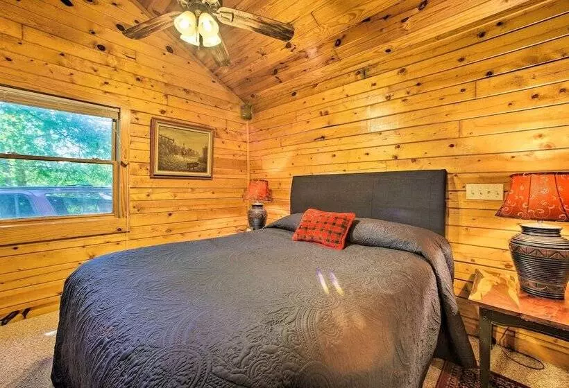 Secluded Studio W/ Deck, ~8 Miles To Beaver Lake!