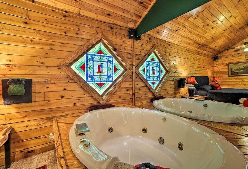 Secluded Studio W/ Deck, ~8 Miles To Beaver Lake!