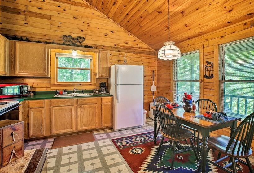 Secluded Studio W/ Deck, ~8 Miles To Beaver Lake!