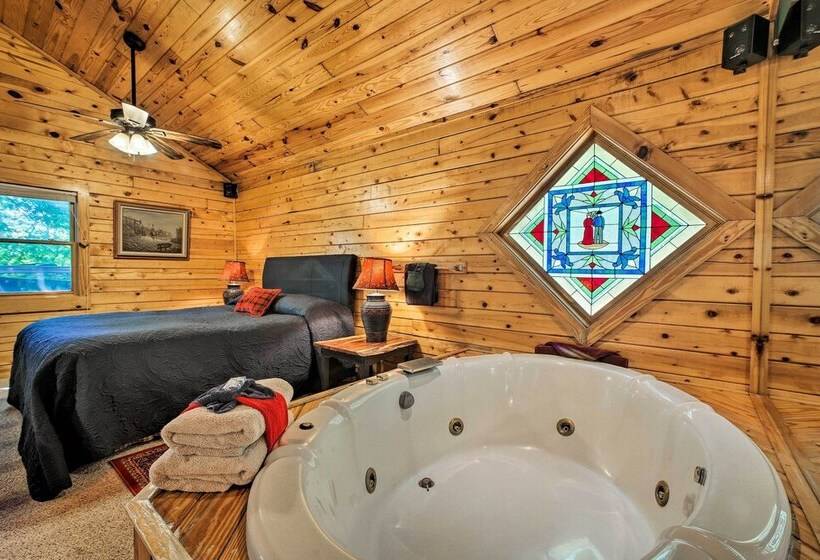 Secluded Studio W/ Deck, ~8 Miles To Beaver Lake!