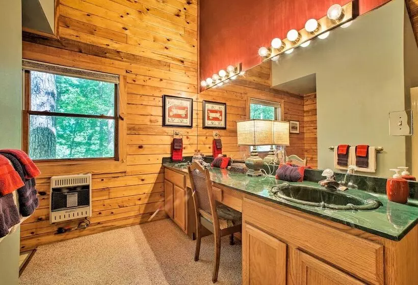 Secluded Studio W/ Deck, ~8 Miles To Beaver Lake!