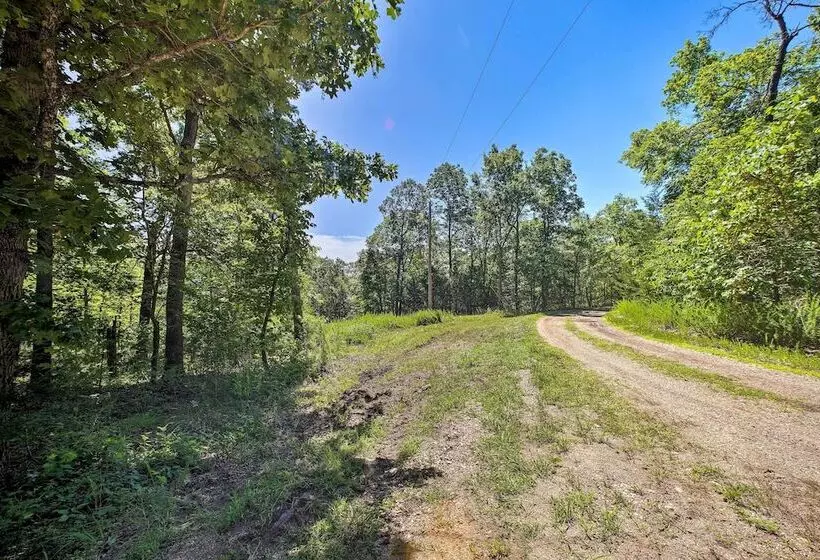 Secluded Studio W/ Deck, ~8 Miles To Beaver Lake!