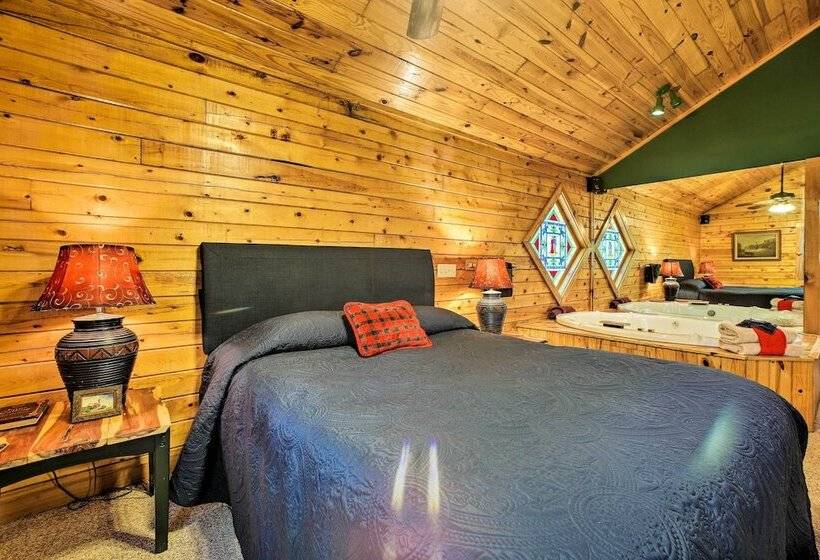 Secluded Studio W/ Deck, ~8 Miles To Beaver Lake!