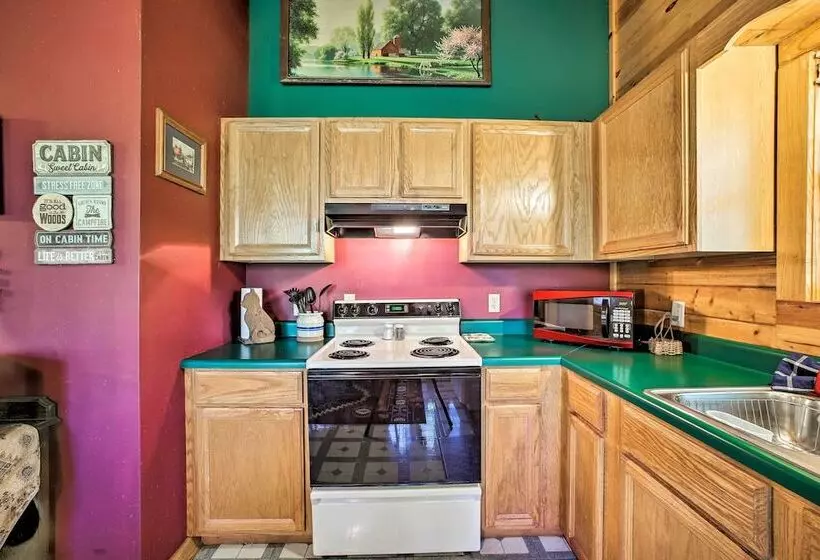 Secluded Studio W/ Deck, ~8 Miles To Beaver Lake!
