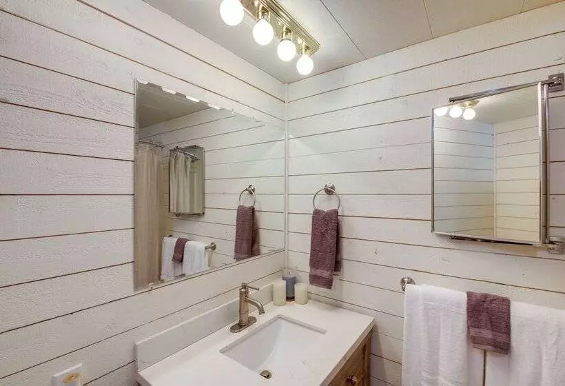 Hike, Bike & Boat: Cabin W/ Dock On Seeley Lake!