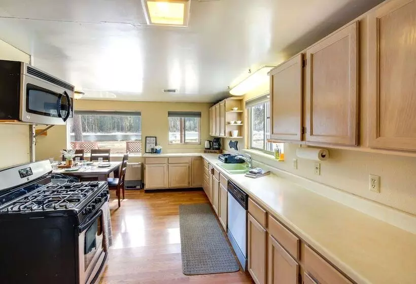 Hike, Bike & Boat: Cabin W/ Dock On Seeley Lake!