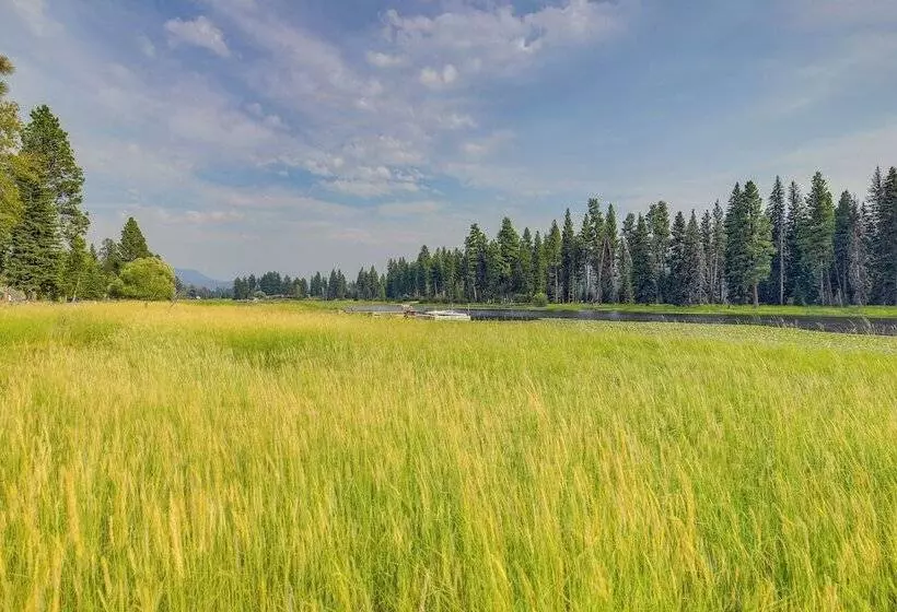 Hike, Bike & Boat: Cabin W/ Dock On Seeley Lake!