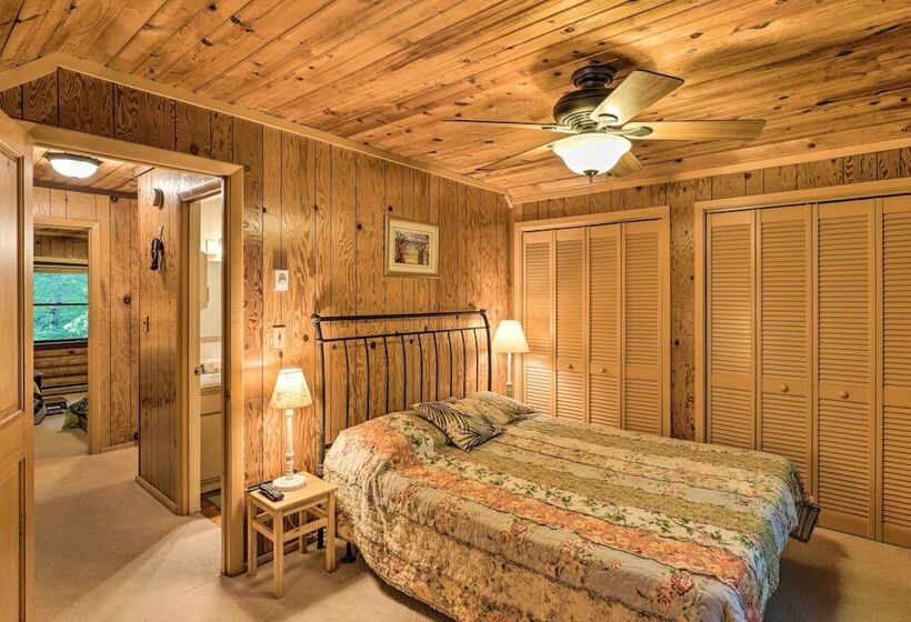 Serene Brevard Cabin ~ 7 Miles To State Forest!