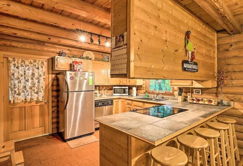 Serene Brevard Cabin ~ 7 Miles To State Forest!