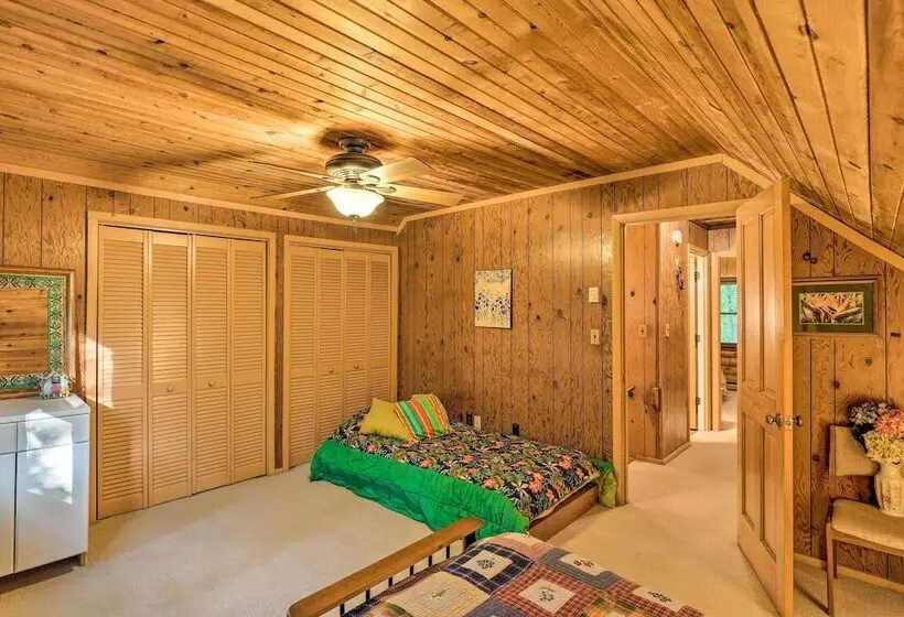 Serene Brevard Cabin ~ 7 Miles To State Forest!