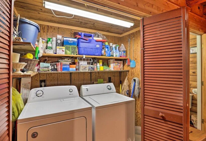 Serene Brevard Cabin ~ 7 Miles To State Forest!