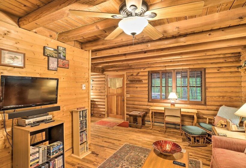 Serene Brevard Cabin ~ 7 Miles To State Forest!