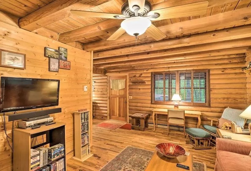 Serene Brevard Cabin ~ 7 Miles To State Forest!