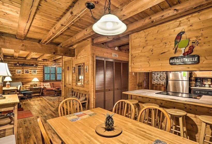 Serene Brevard Cabin ~ 7 Miles To State Forest!