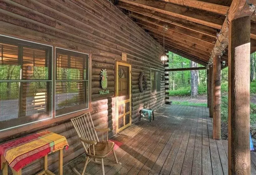 Serene Brevard Cabin ~ 7 Miles To State Forest!