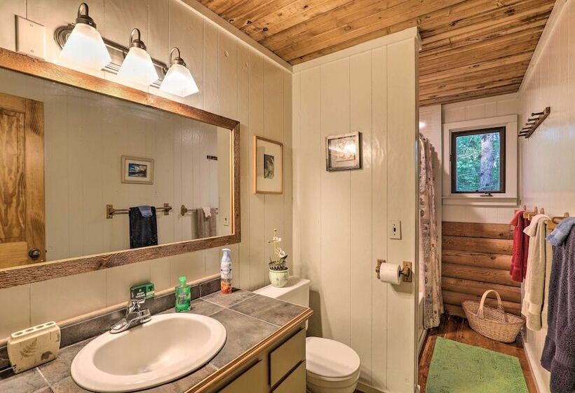 Serene Brevard Cabin ~ 7 Miles To State Forest!