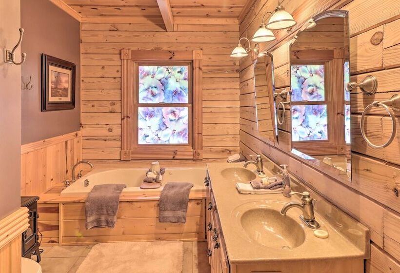 Serenity Woods  Cabin W/ Hot Tub & Fire Pit