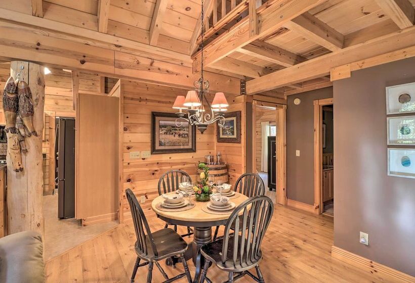 Serenity Woods  Cabin W/ Hot Tub & Fire Pit