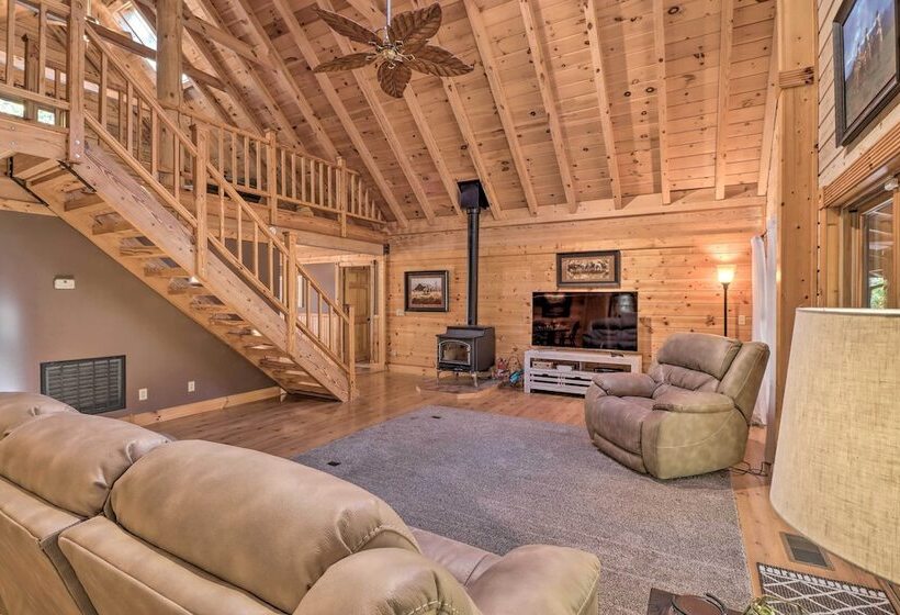 Serenity Woods  Cabin W/ Hot Tub & Fire Pit