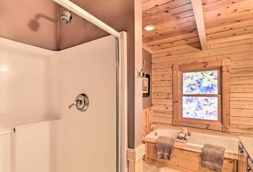 Serenity Woods  Cabin W/ Hot Tub & Fire Pit