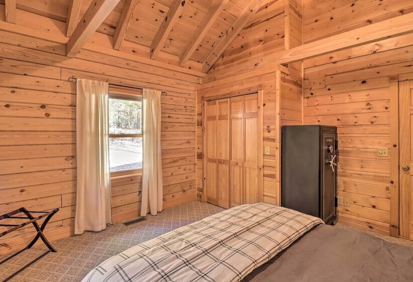 Serenity Woods  Cabin W/ Hot Tub & Fire Pit