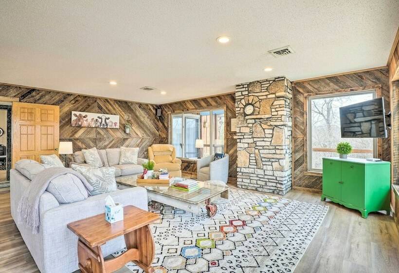Spacious Missouri Escape W/ Private Dock