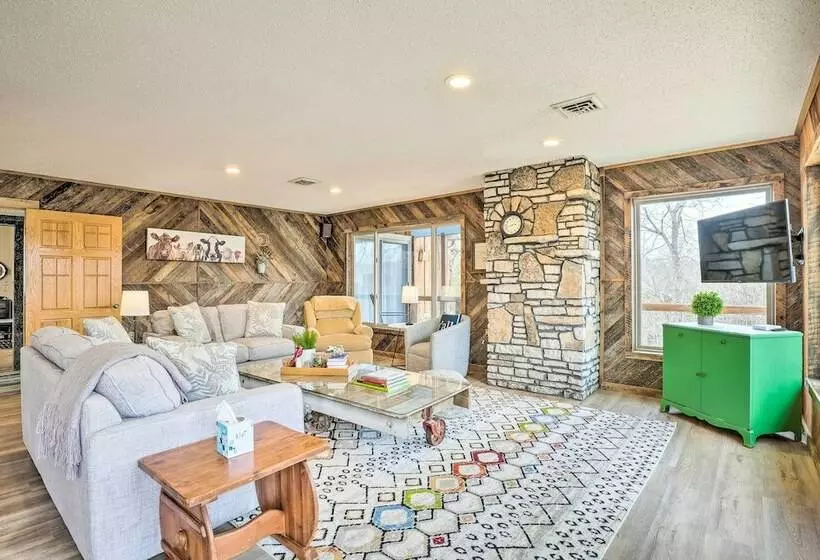 Spacious Missouri Escape W/ Private Dock