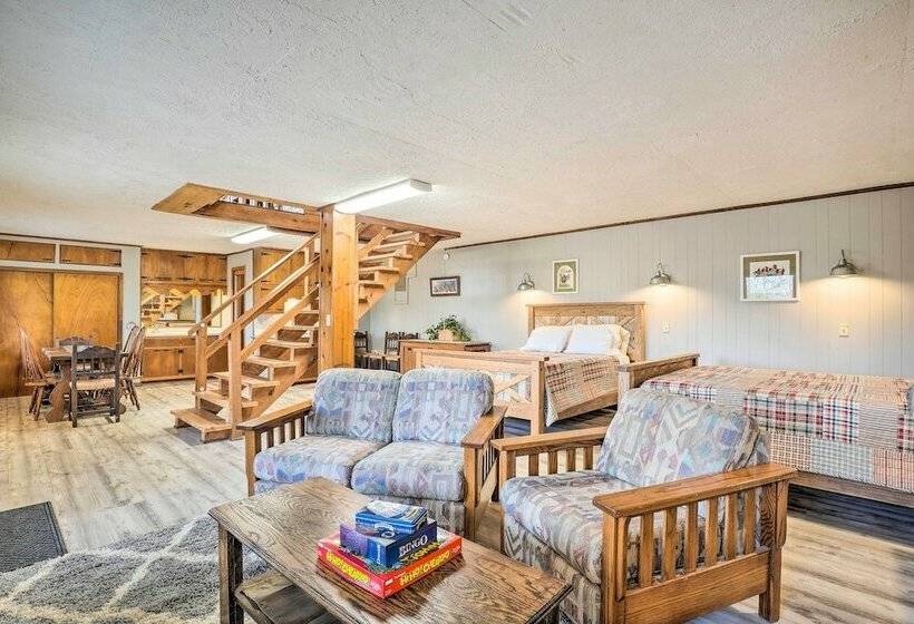 Spacious Missouri Escape W/ Private Dock