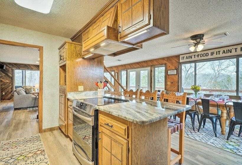 Spacious Missouri Escape W/ Private Dock