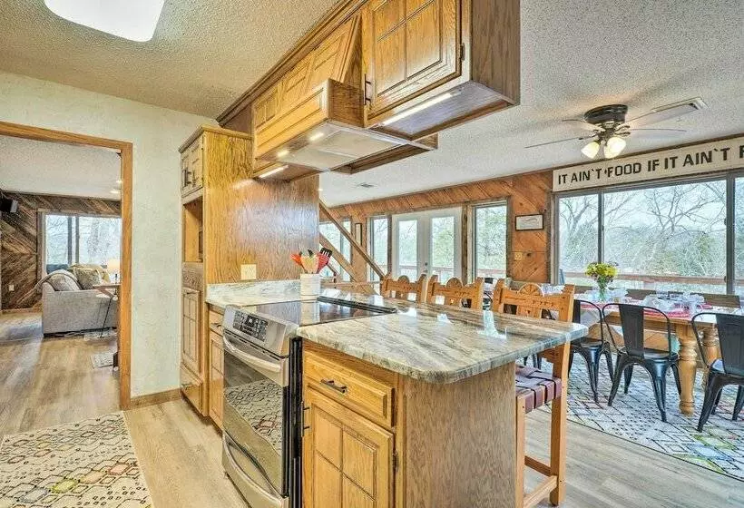 Spacious Missouri Escape W/ Private Dock