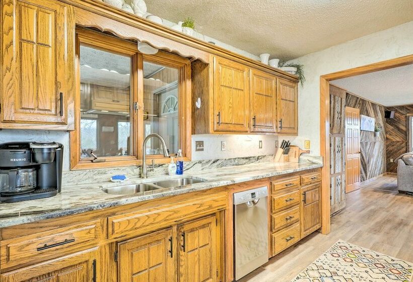 Spacious Missouri Escape W/ Private Dock