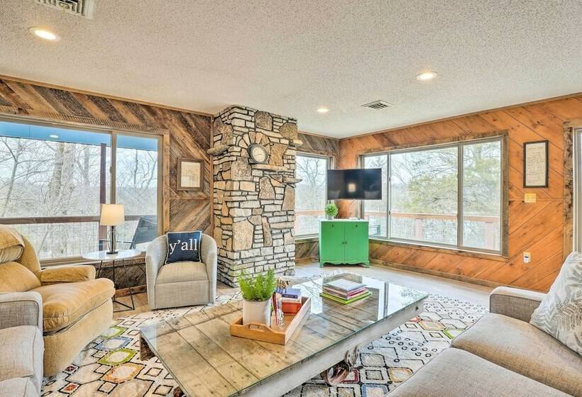 Spacious Missouri Escape W/ Private Dock
