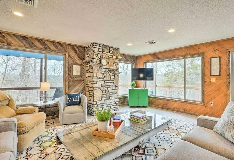 Spacious Missouri Escape W/ Private Dock