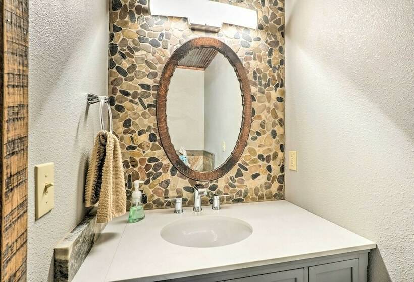 Spacious Missouri Escape W/ Private Dock