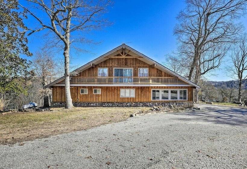 Spacious Missouri Escape W/ Private Dock
