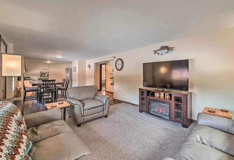 Soldotna Home Near Kenai River & Wildlife Refuge!